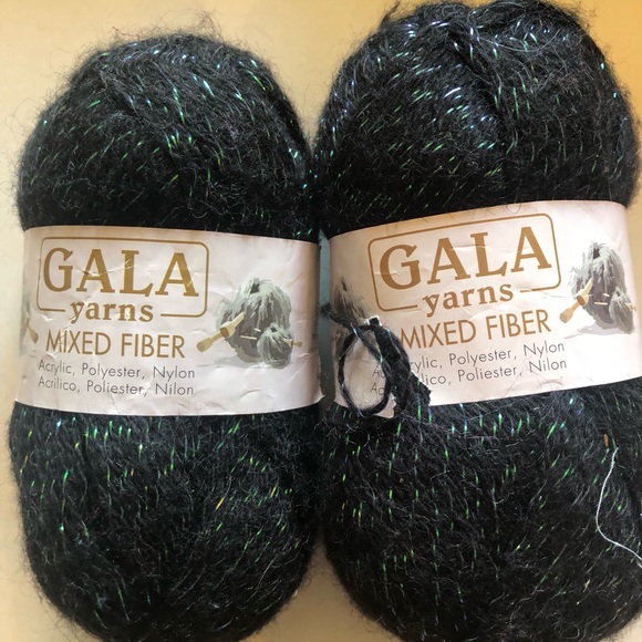 Black with Green Glitter Gala Yarn 3 Skeins Rare Find - Picture 1 of 4